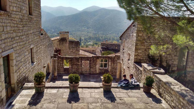 Vue village Drôme - gîtes et chambres d'hôtes Les Terrasses du Soleil
